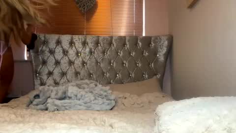 Lola online show from December 23, 2024, 2:17 pm