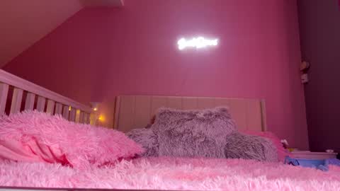 Lola online show from February 1, 2025, 5:26 pm