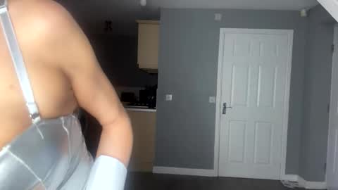 Lola online show from October 14, 2025, 5:25 pm