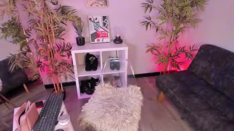 itsmroom online show from March 18, 2026, 12:08 pm