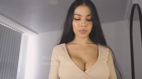 itsssssssme_lana online show from February 26, 2025, 9:37 pm