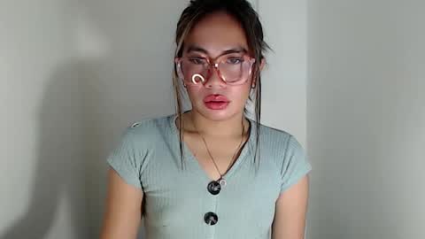 itsurgil_kloeh online show from November 25, 2025, 3:06 am