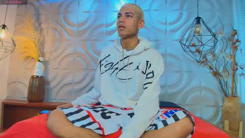 itszairen online show from March 26, 2026, 3:23 am