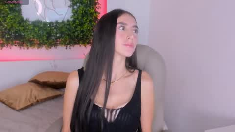 Itzel  online show from February 4, 2026, 12:11 pm