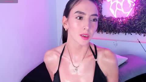 Itzel  online show from February 7, 2026, 12:42 pm