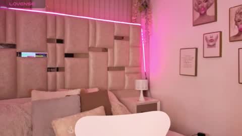 Snapshot of ivanna_west chatting on February 22, 2026, 4:24 am Ivanna West online show from February 22, 2026, 4:24 am