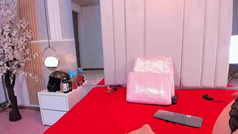     online show from September 26, 2025, 1:59 pm