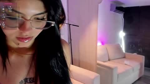 Ivon online show from September 17, 2025, 2:46 am