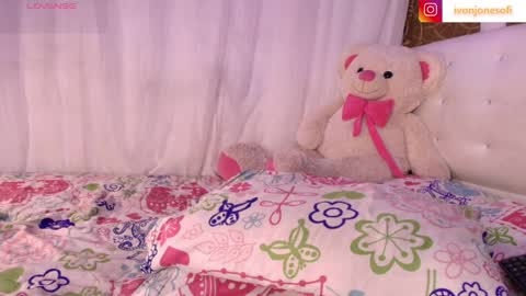  Ivon  Miss Jones  online show from May 22, 2026, 4:08 am