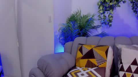 ivonne_torres online show from November 5, 2025, 3:39 am