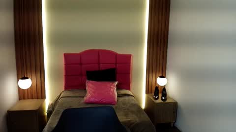 Snapshot of ivonneross_ chatting on February 5, 2026, 12:10 pm I V O N N E R O S S online show from February 5, 2026, 12:10 pm