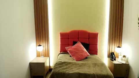 Snapshot of ivonneross_ chatting on February 12, 2026, 12:00 pm I V O N N E R O S S online show from February 12, 2026, 12:00 pm