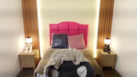 Snapshot of ivonneross_ chatting on February 26, 2026, 12:04 pm I V O N N E R O S S online show from February 26, 2026, 12:04 pm