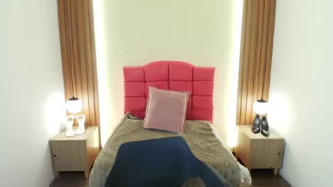 Snapshot of ivonneross_ chatting on February 27, 2026, 12:16 pm I V O N N E R O S S online show from February 27, 2026, 12:16 pm