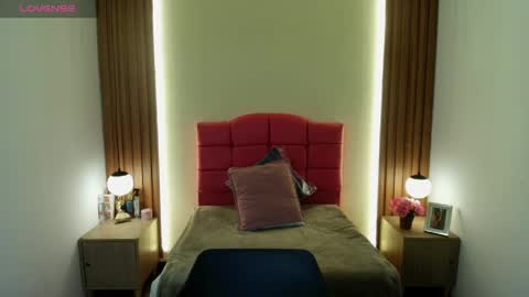 I V O N N E R O S S online show from April 7, 2026, 11:54 am