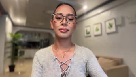 kirstenelsie online show from October 28, 2025, 2:04 am