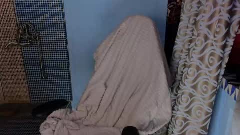 Snapshot of ivorywood_ chatting on May 17, 2026, 6:26 pm ivorywood_ online show from May 17, 2026, 6:26 pm