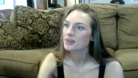 ivygrave online show from November 14, 2025, 4:06 pm