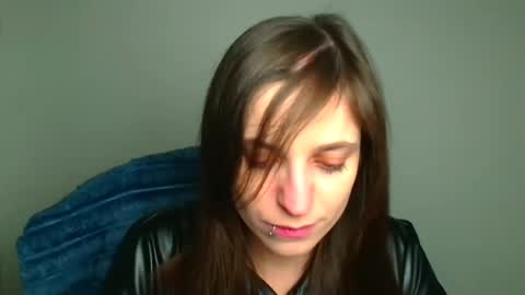 Snapshot of ivynoir_ chatting on April 3, 2026, 12:14 pm Ivy online show from April 3, 2026, 12:14 pm
