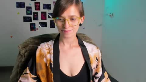 Snapshot of ivynoir_ chatting on July 10, 2026, 1:14 pm Ivy online show from July 10, 2026, 1:14 pm