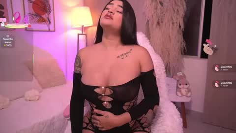 Snapshot of ivyrose_ chatting on October 25, 2025, 3:14 am Annie online show from October 25, 2025, 3:14 am