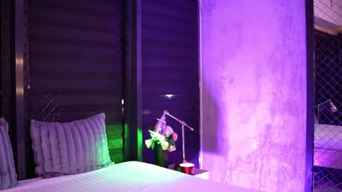 IvyRowa online show from December 30, 2024, 6:27 pm