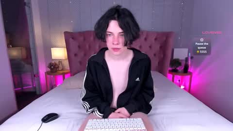 Snapshot of iwillfall_ chatting on October 28, 2025, 2:53 pm Maxim online show from October 28, 2025, 2:53 pm