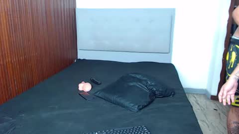 ixchell_dewei online show from March 1, 2025, 1:40 pm