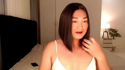 iya_hermosa online show from December 20, 2025, 10:33 am