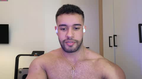 Izaak online show from January 3, 2025, 11:55 pm