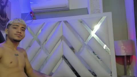 izaack online show from January 12, 2025, 12:55 pm