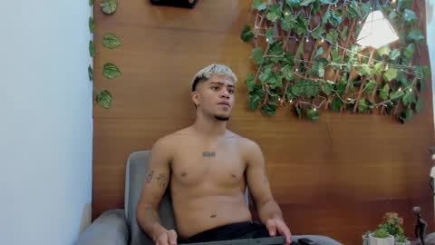 izaack online show from January 27, 2025, 3:47 am