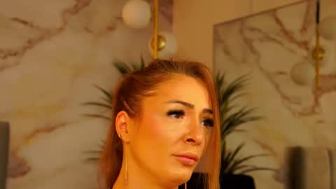 Snapshot of izabelle_02 chatting on February 8, 2026, 5:22 am izabelle_02 online show from February 8, 2026, 5:22 am