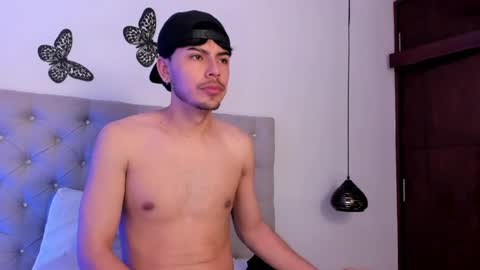 Snapshot of izack_01 chatting on April 16, 2026, 2:29 pm izack_01 online show from April 16, 2026, 2:29 pm