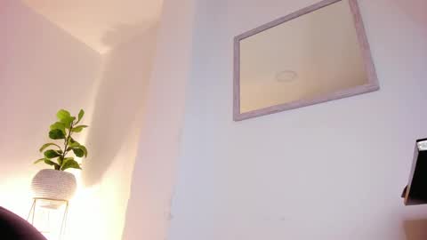 Iza online show from December 24, 2024, 2:32 am