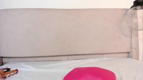 izelevans online show from March 19, 2026, 1:04 pm