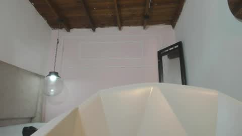 izelevans online show from March 30, 2026, 12:17 pm