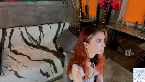 Snapshot of izi_fox chatting on April 2, 2026, 3:31 pm izi online show from April 2, 2026, 3:31 pm