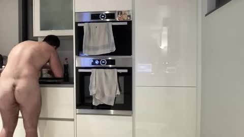 Izylduur online show from January 17, 2026, 4:06 am