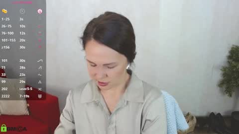 Queen of nylon  Victoria online show from October 14, 2025, 6:03 am