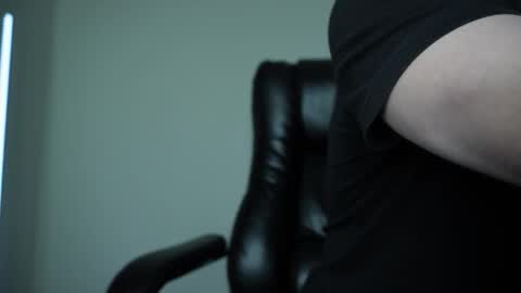 Snapshot of j_akira13 chatting on October 5, 2025, 10:13 am Danny online show from October 5, 2025, 10:13 am