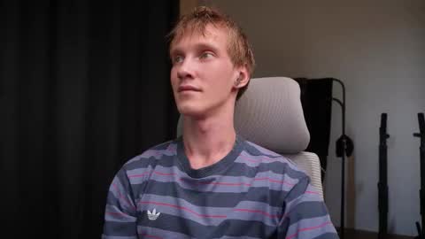 Snapshot of j_akira13 chatting on November 5, 2025, 7:30 am Danny online show from November 5, 2025, 7:30 am