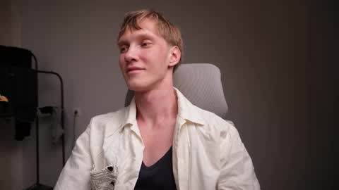 Snapshot of j_akira13 chatting on February 6, 2026, 7:23 am Danny online show from February 6, 2026, 7:23 am