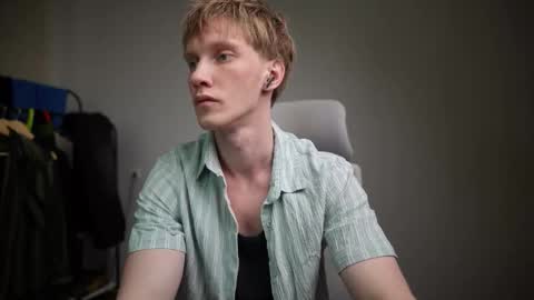 Snapshot of j_akira13 chatting on March 3, 2026, 9:26 am Danny online show from March 3, 2026, 9:26 am