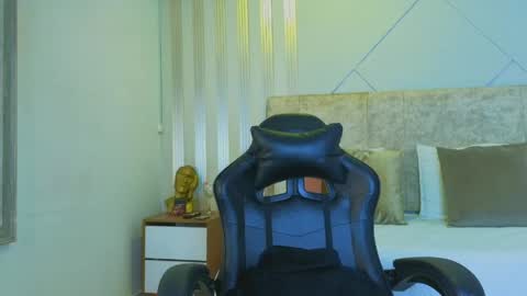 j_belle_ online show from April 2, 2026, 1:53 pm