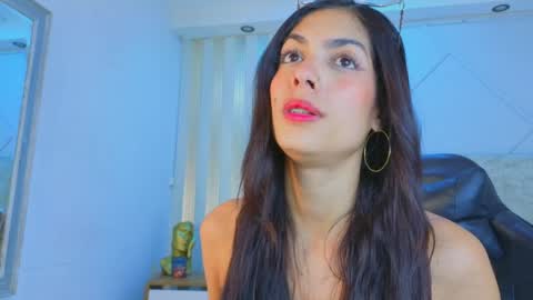 j_belle_ online show from April 3, 2026, 1:42 pm