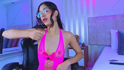 j_belle_ online show from April 21, 2026, 12:11 pm