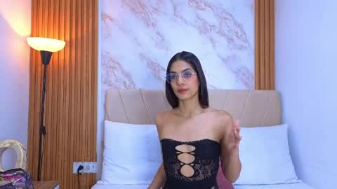Snapshot of j_belle_ chatting on May 5, 2026, 8:17 pm j_belle_ online show from May 5, 2026, 8:17 pm