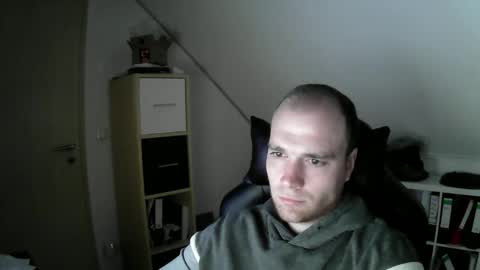 Snapshot of j_german783377 chatting on December 19, 2025, 9:38 am here4y online show from December 19, 2025, 9:38 am