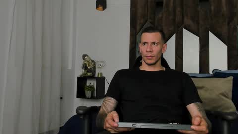 Snapshot of j_king__ chatting on January 12, 2026, 5:51 pm J King online show from January 12, 2026, 5:51 pm